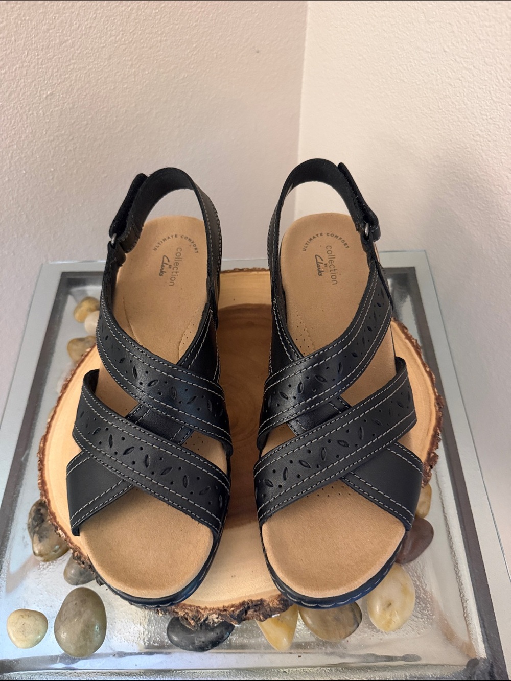 Clarks Women’s Black Leather Strappy Comfort Sandals Size 8 NEW